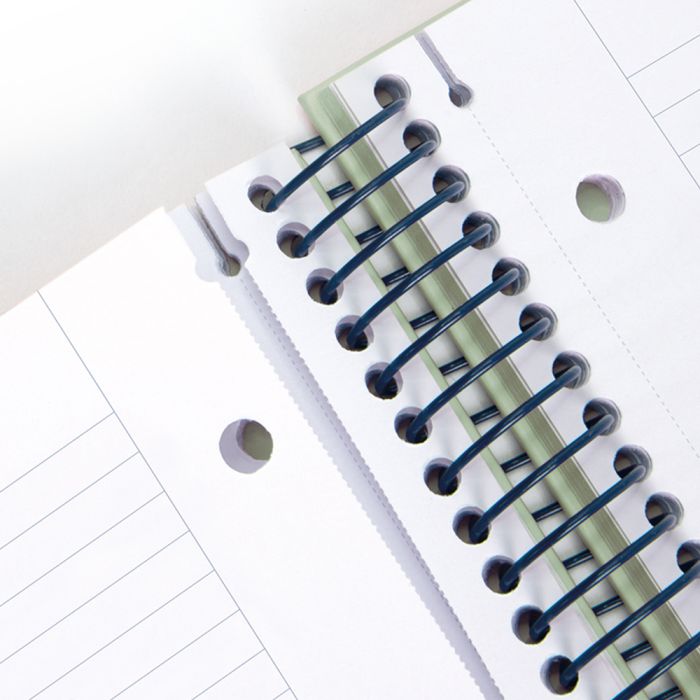 A4 spiral notebook with hard cover, lined paper, 80 sheets of 95 gr/m²,